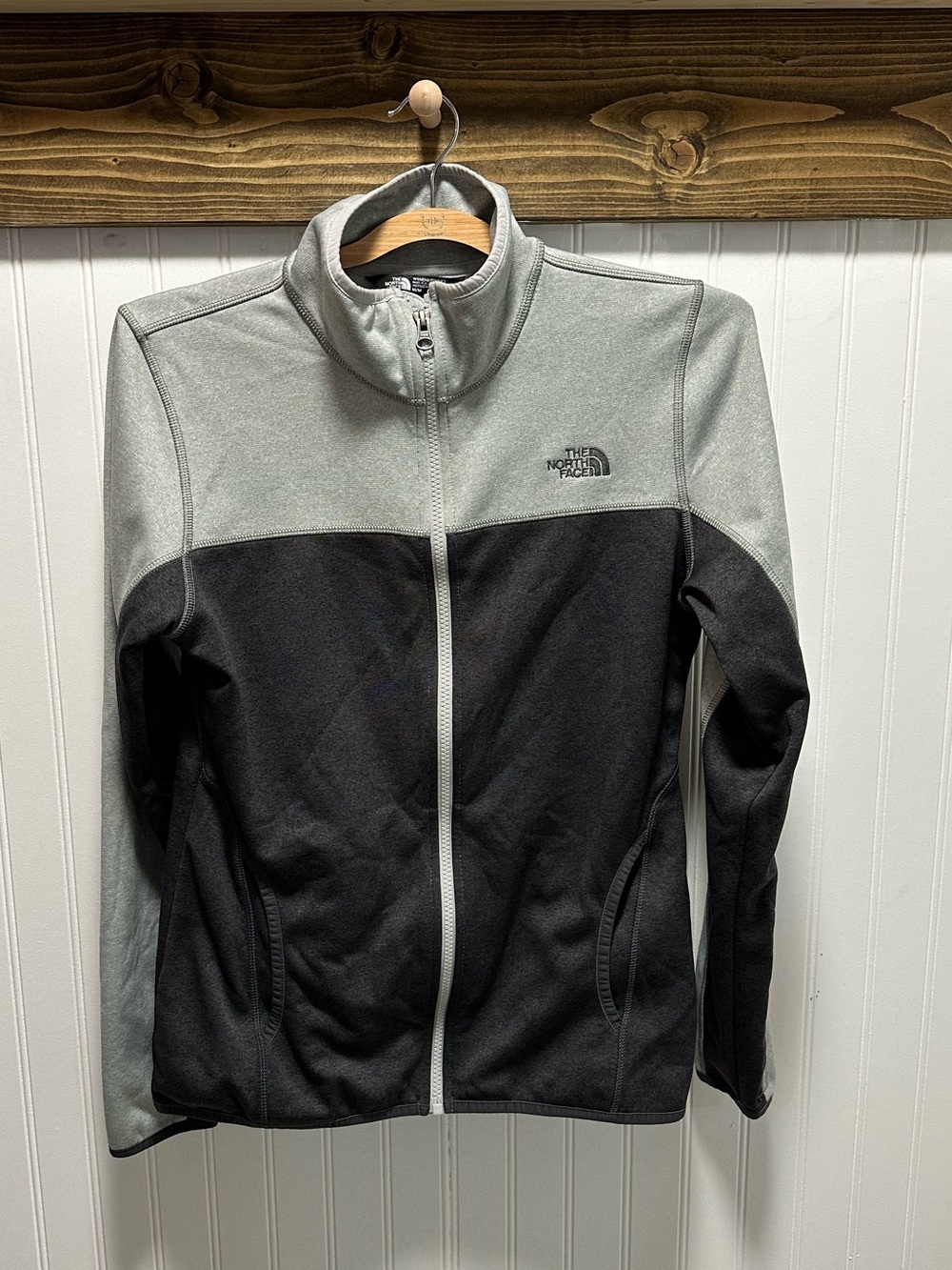The North Face Amazie Mays. Women's Two-Tone Gray & Black Full-Zip Jacket Sz M